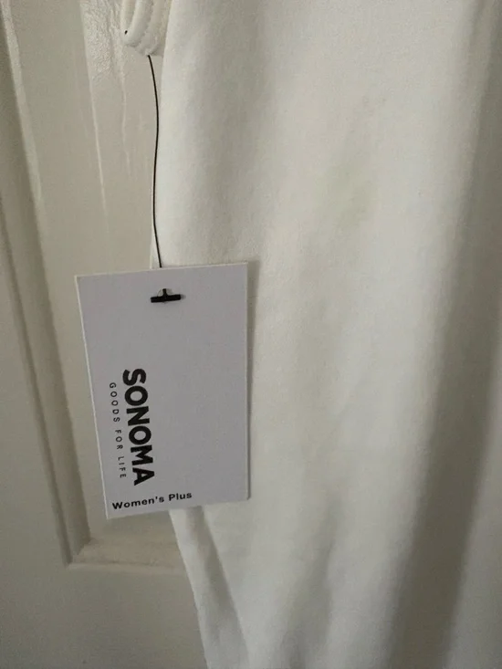 Sonoma White V-Neck Tank Top - Picture 4 of 4